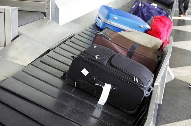 8000元貴重行李箱托運被砸癟，為何只賠償500元？解析航空行李托運賠償機制